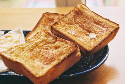 thick slices of buttered toast